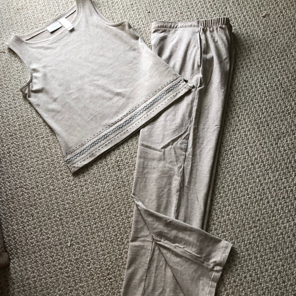 Liz Claiborne Top/pant